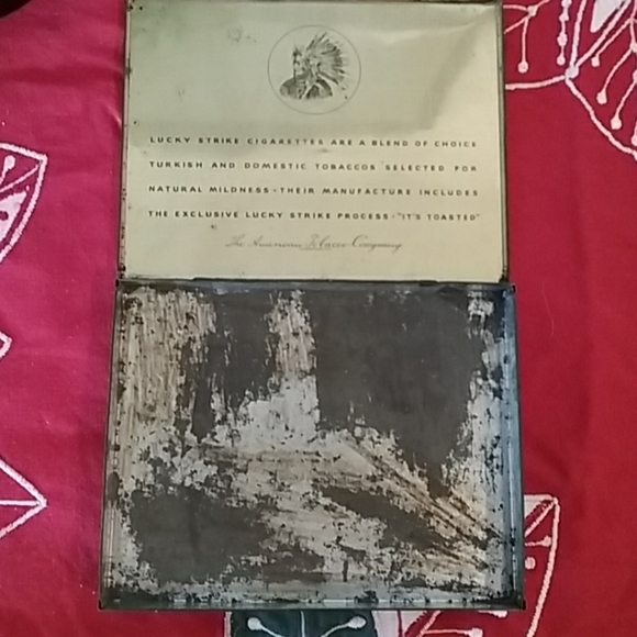 Lucky Strike Cigarette Tin - Picture 3 of 5